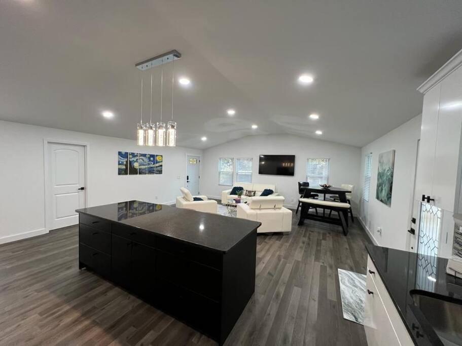 Modern Home At Colonial College Park Atlanta Extérieur photo