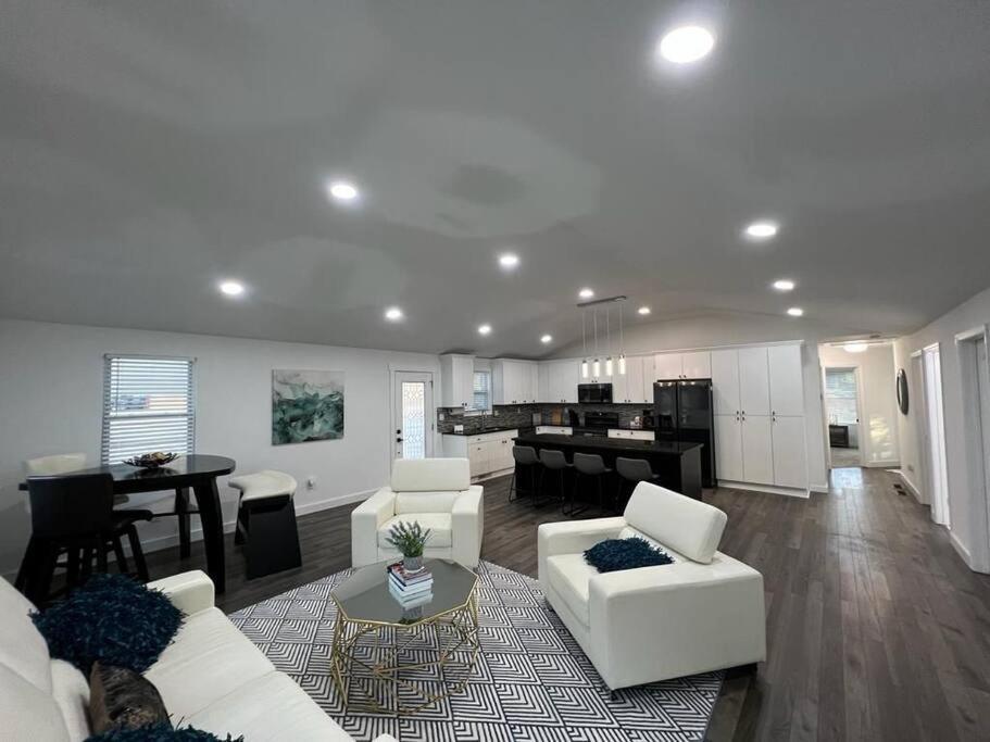 Modern Home At Colonial College Park Atlanta Extérieur photo